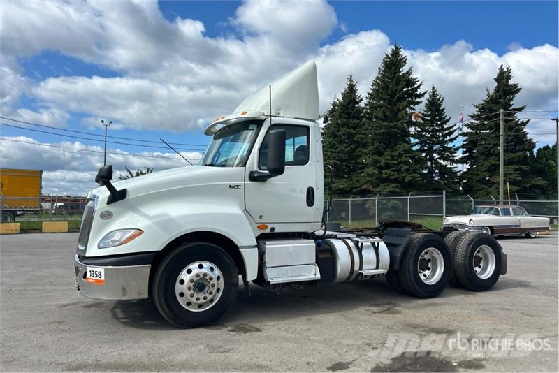 International LT625 6x4 T/A Day Cab Truck Tractor Vilcēji