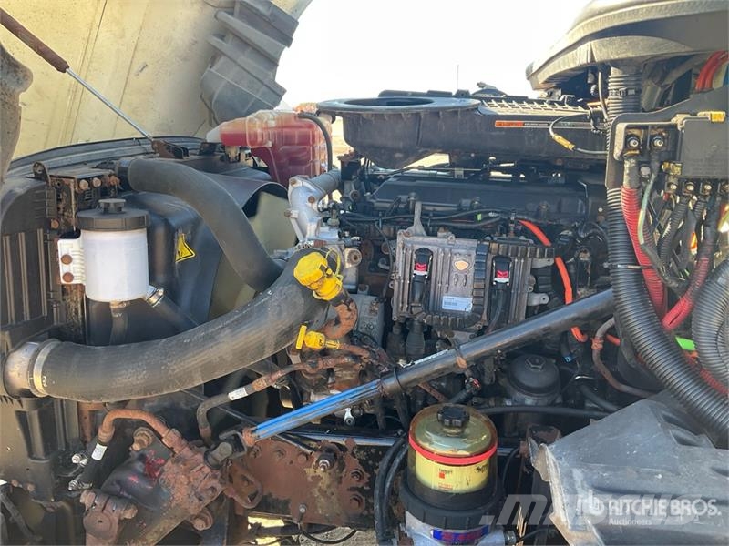 International LT625 6x4 T/A Day Cab Truck Tractor Tractores (camiões)
