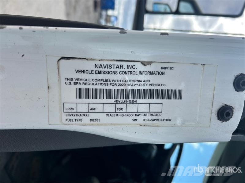 International LT625 6x4 T/A Day Cab Truck Tractor Vilcēji