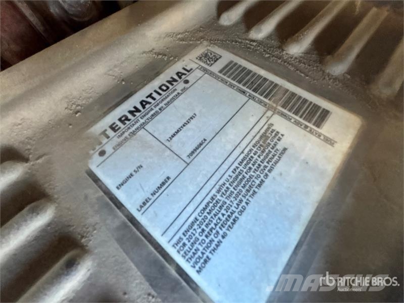 International LT625 6x4 T/A Day Cab Truck Tractor Седельные тягачи