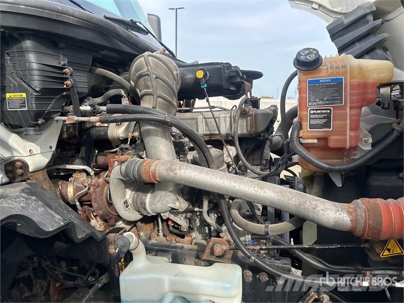 International LT625 6x4 T/A Day Cab Truck Tractor وحدات الجر