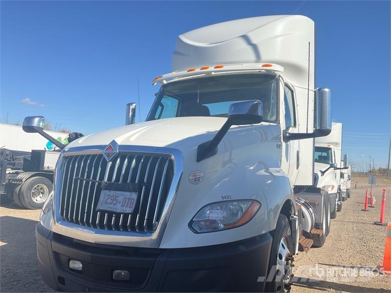 International LT625 6x4 T/A Day Cab Truck Tractor Тягачі