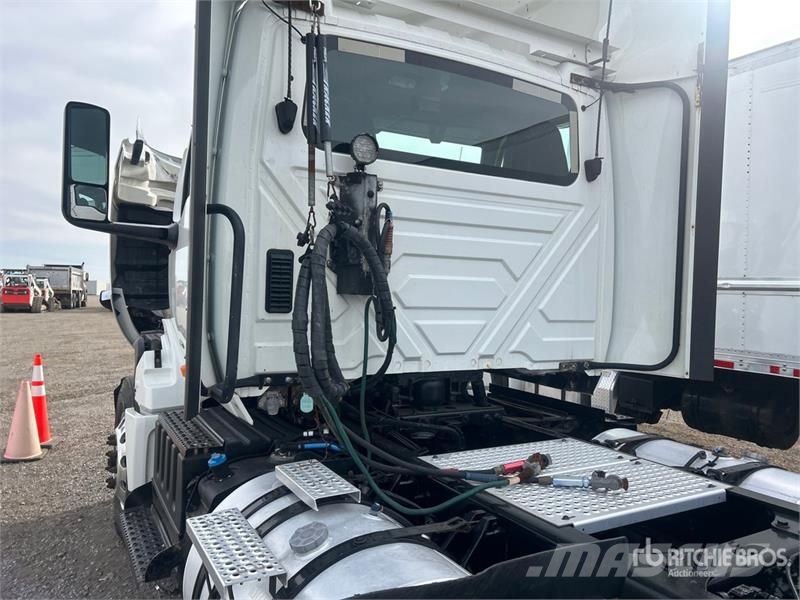 International LT625 6x4 T/A Day Cab Truck Tractor وحدات الجر