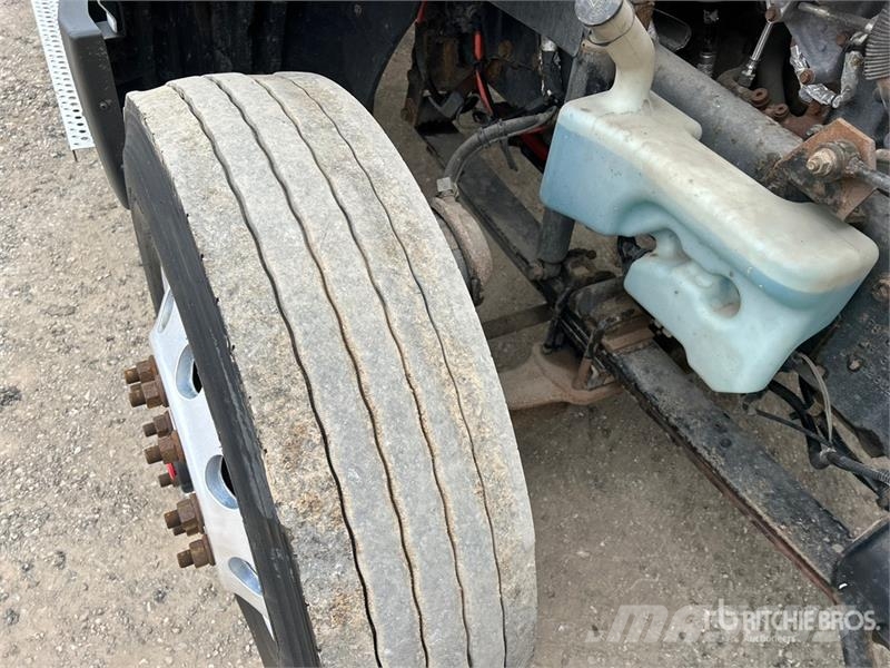 International LT625 6x4 T/A Day Cab Truck Tractor Sattelzugmaschinen