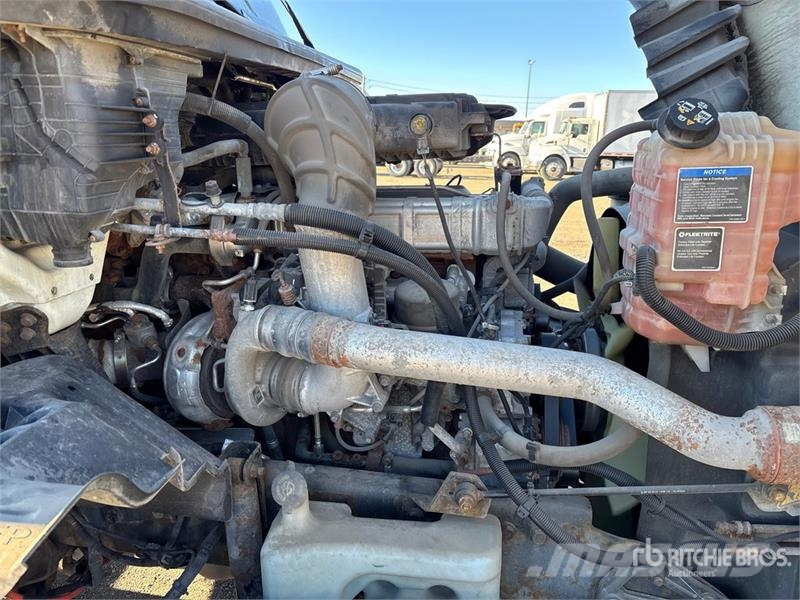 International LT625 6x4 T/A Day Cab Truck Tractor Тягачі