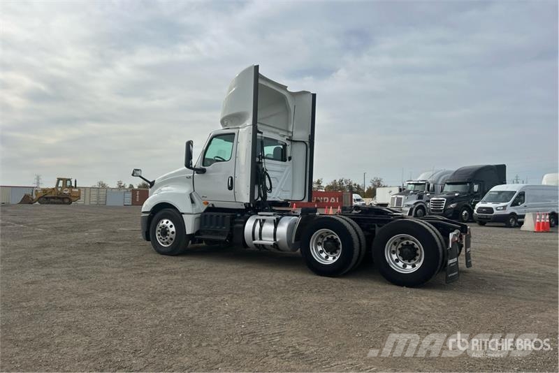 International LT625 6x4 T/A Day Cab Truck Tractor وحدات الجر