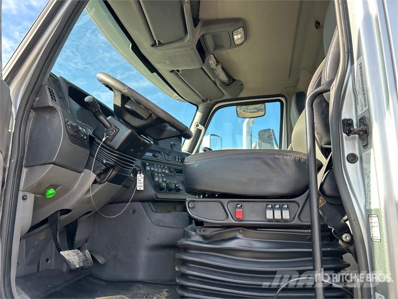 International LT625 6x4 T/A Day Cab Truck Tractor Truck Tractor Units