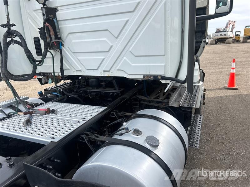 International LT625 6x4 T/A Day Cab Truck Tractor وحدات الجر