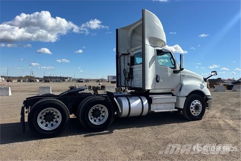 International LT625 6x4 T/A Day Cab Truck Tractor Седельные тягачи