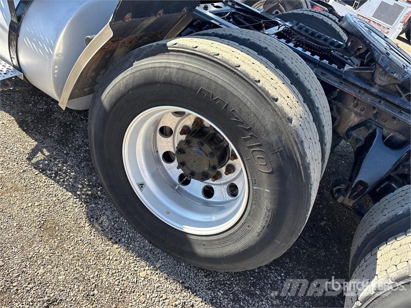 International LT625 6x4 T/A Day Cab Truck Tractor Седельные тягачи