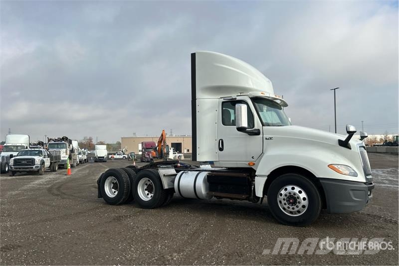International LT625 6x4 T/A Day Cab Truck Tractor Ťahače