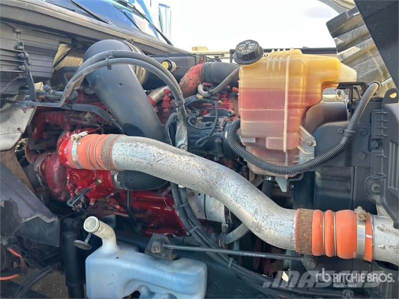International LT625 6x4 T/A Day Cab Truck Tractor Седельные тягачи
