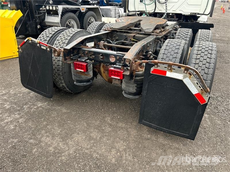 International LT625 6x4 T/A Day Cab Truck Tractor Naudoti vilkikai