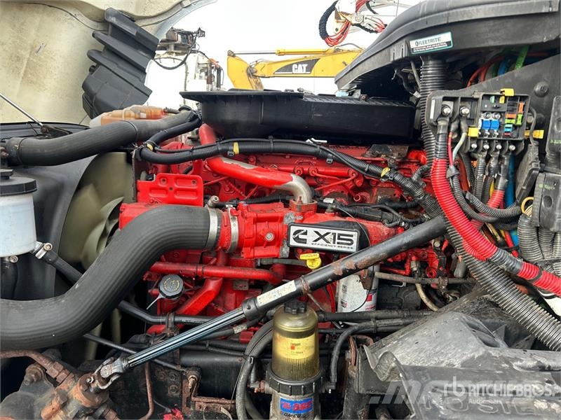 International LT625 6x4 T/A Day Cab Truck Tractor Ťahače