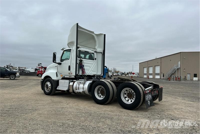 International LT625 6x4 T/A Day Cab Truck Tractor Sattelzugmaschinen