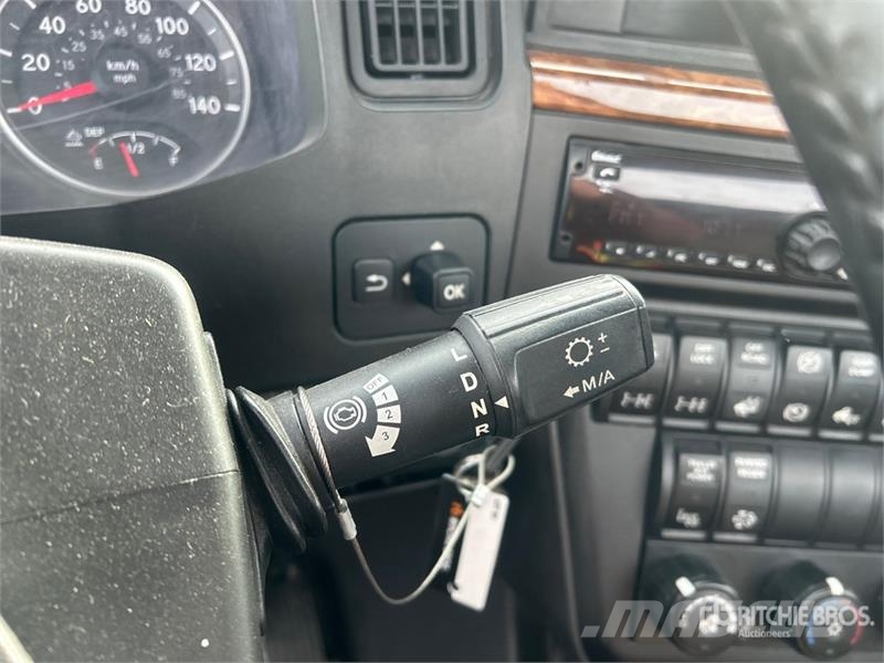 International LT625 6x4 T/A Day Cab Truck Tractor وحدات الجر