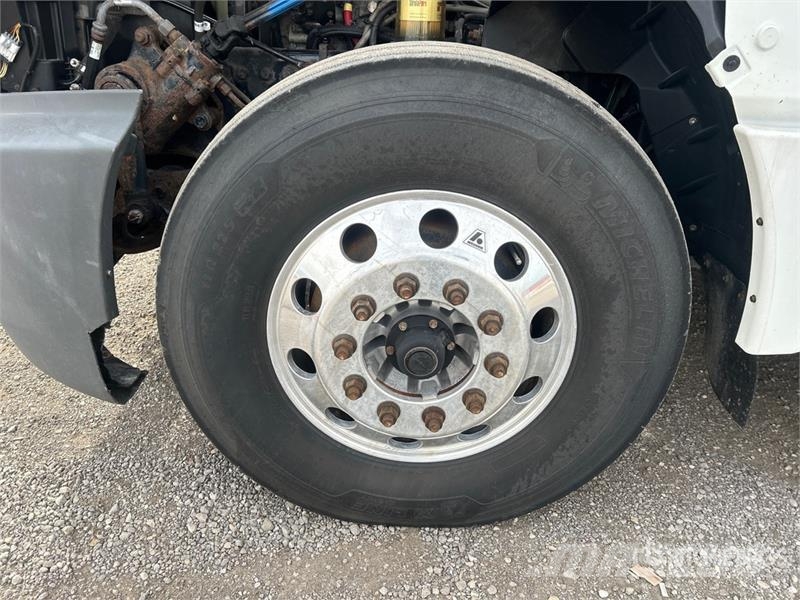 International LT625 6x4 T/A Day Cab Truck Tractor وحدات الجر