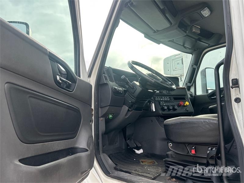 International LT625 6x4 T/A Day Cab Truck Tractor وحدات الجر