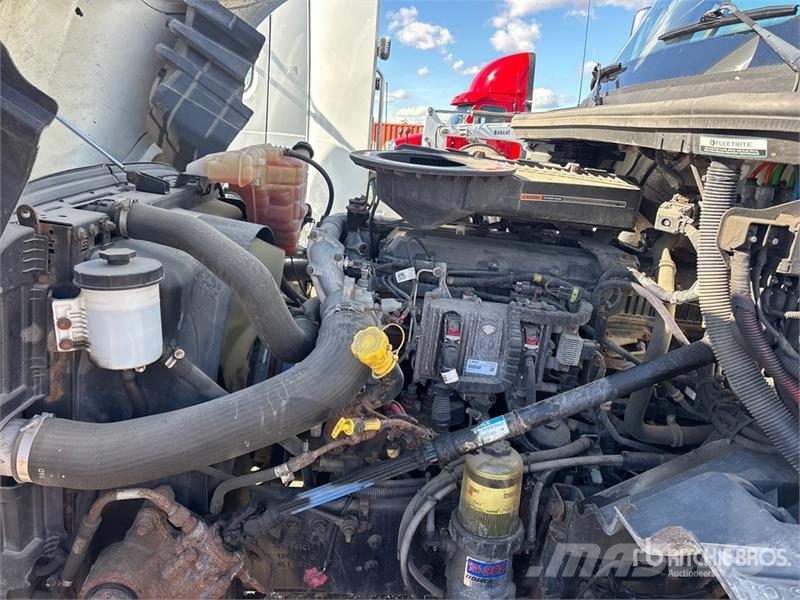 International LT625 6x4 T/A Day Cab Truck Tractor Седельные тягачи