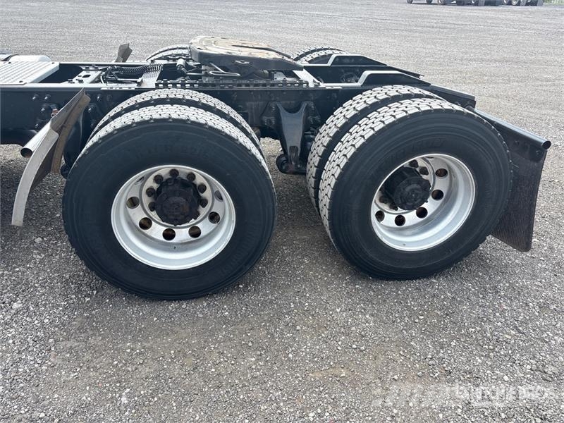 International LT625 6x4 T/A Day Cab Truck Tractor Τράκτορες