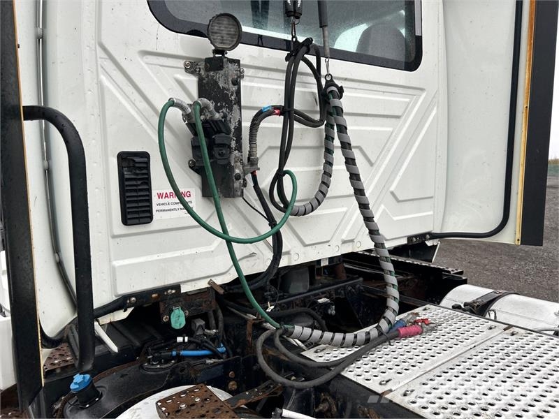 International LT625 6x4 T/A Day Cab Truck Tractor Naudoti vilkikai