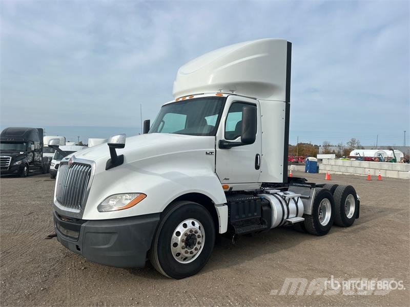 International LT625 6x4 T/A Day Cab Truck Tractor وحدات الجر