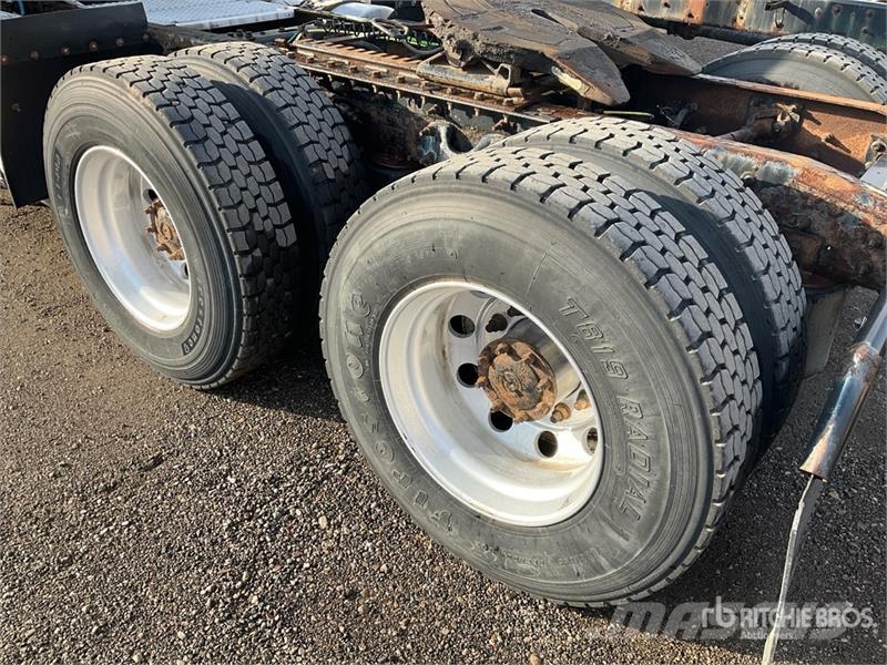 International LT625 6x4 T/A Day Cab Truck Tractor Тягачі