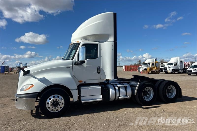 International LT625 6x4 T/A Day Cab Truck Tractor Седельные тягачи