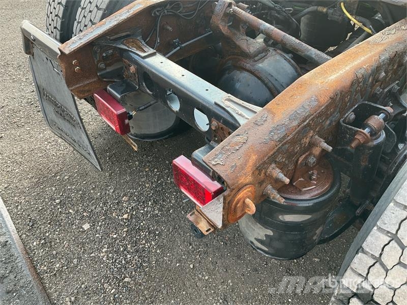 International LT625 6x4 T/A Day Cab Truck Tractor Тягачі