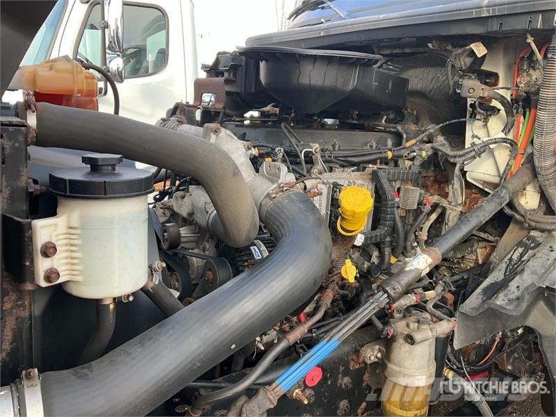 International LT625 6x4 T/A Day Cab Truck Tractor Тягачі
