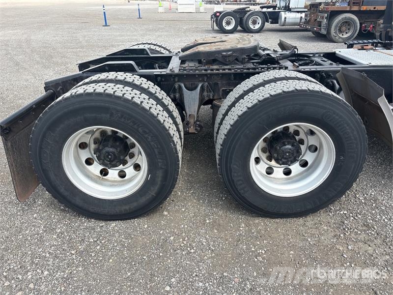 International LT625 6x4 T/A Day Cab Truck Tractor Τράκτορες