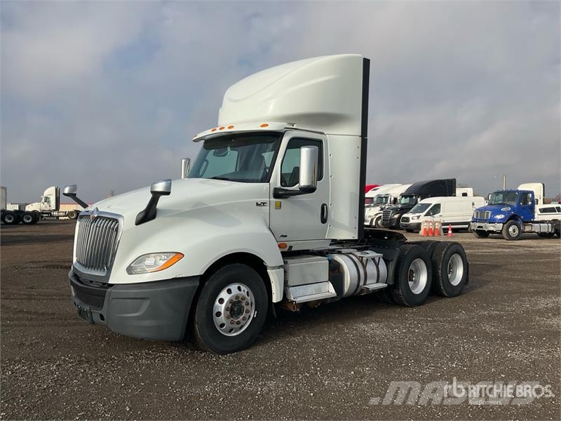 International LT625 6x4 T/A Day Cab Truck Tractor Тягачі