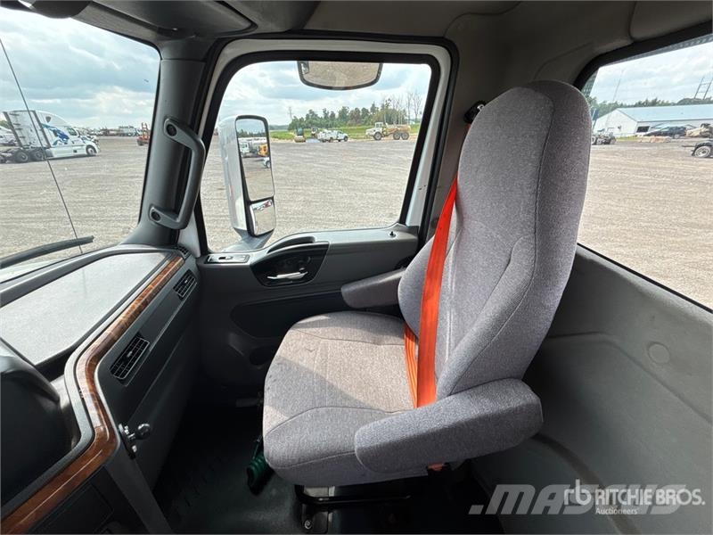 International LT625 6x4 T/A Day Cab Truck Tractor Τράκτορες