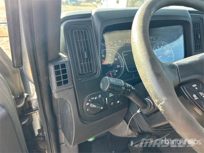 International LT625 6x4 T/A Day Cab Truck Tractor Truck Tractor Units