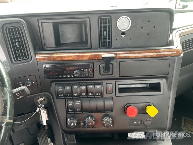 International LT625 6x4 T/A Day Cab Truck Tractor وحدات الجر