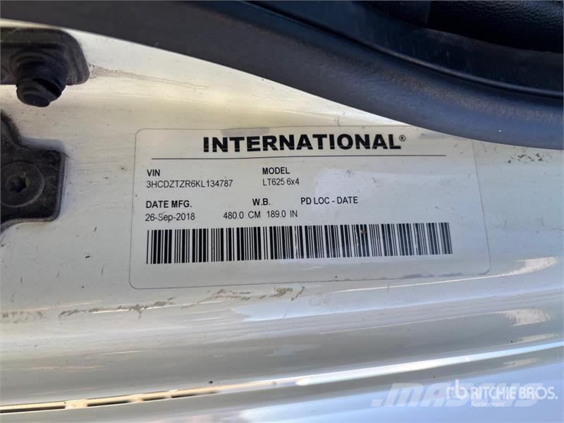 International LT625 6x4 T/A Day Cab Truck Tractor Тягачі
