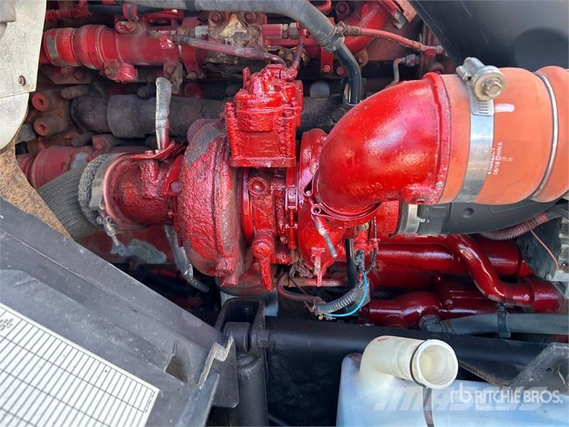 International LT625 6x4 T/A Day Cab Truck Tractor Седельные тягачи