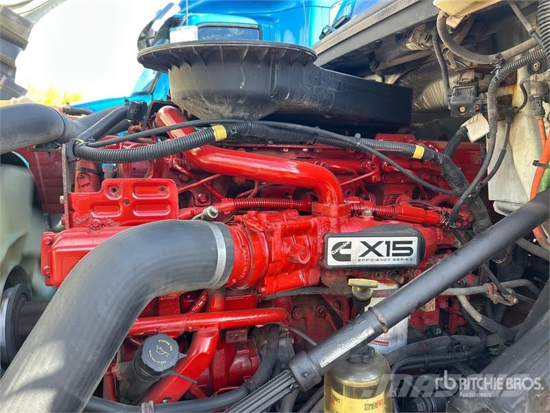 International LT625 6x4 T/A Day Cab Truck Tractor Седельные тягачи