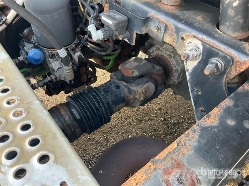 International LT625 6x4 T/A Day Cab Truck Tractor Тягачі