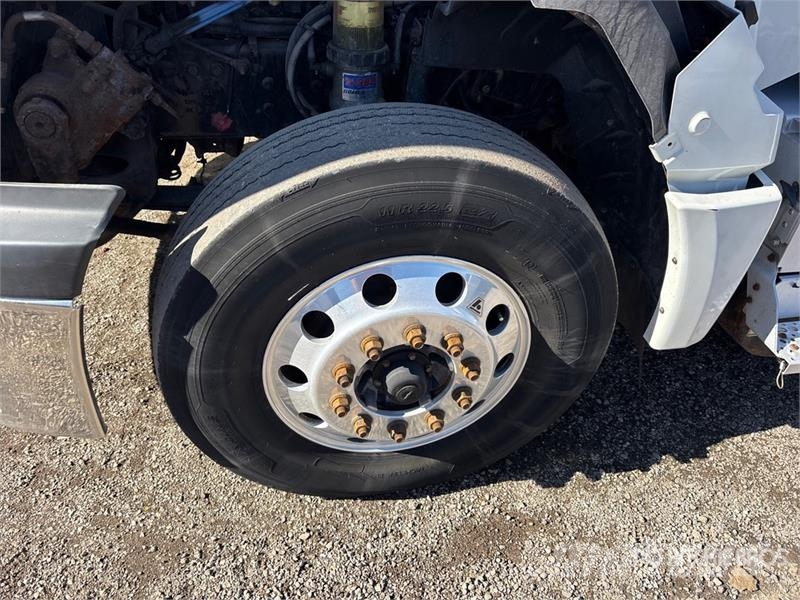 International LT625 6x4 T/A Day Cab Truck Tractor Седельные тягачи