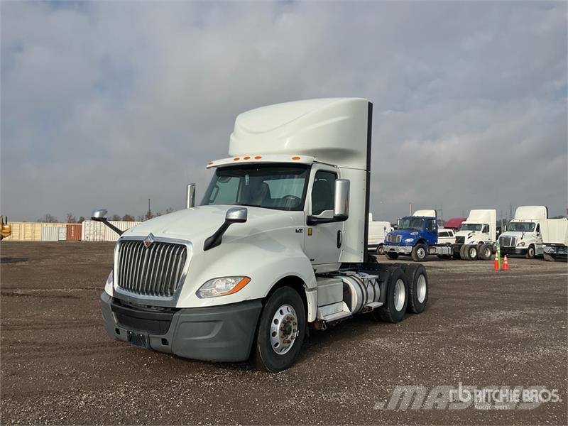 International LT625 6x4 T/A Day Cab Truck Tractor Тягачі