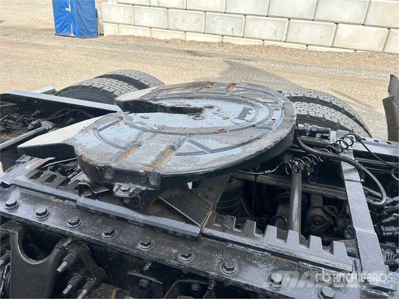 International LT625 6x4 T/A Day Cab Truck Tractor وحدات الجر