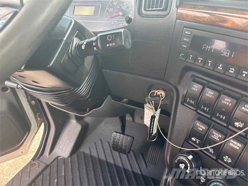 International LT625 6x4 T/A Day Cab Truck Tractor Τράκτορες