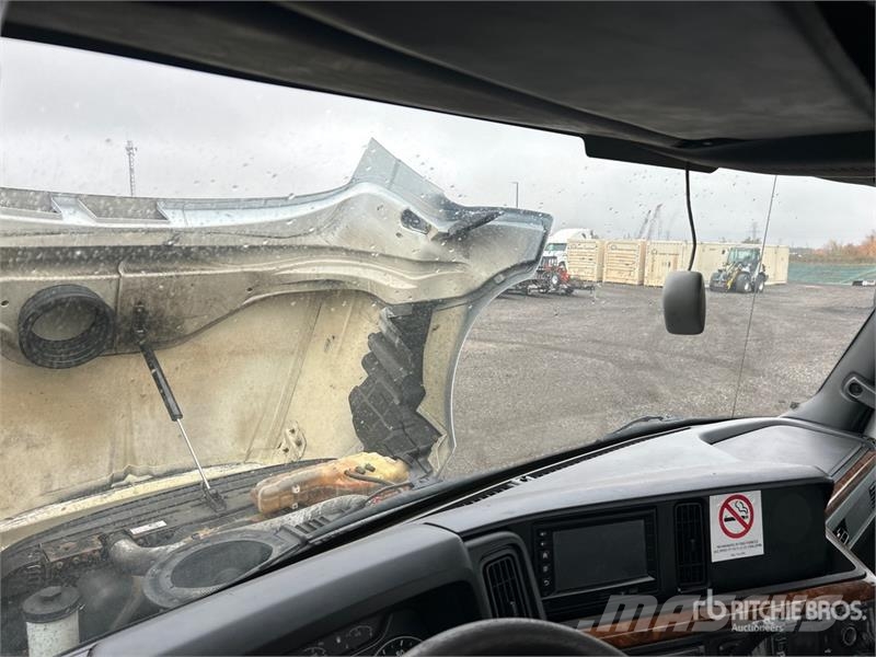 International LT625 6x4 T/A Day Cab Truck Tractor Naudoti vilkikai