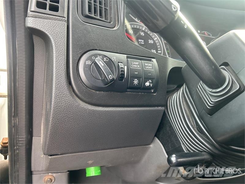 International LT625 6x4 T/A Day Cab Truck Tractor وحدات الجر