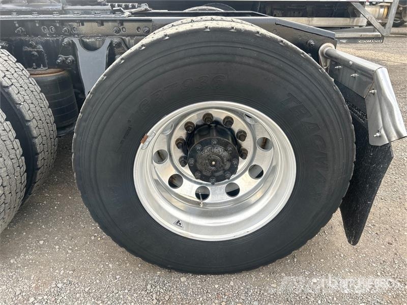 International LT625 6x4 T/A Day Cab Truck Tractor وحدات الجر