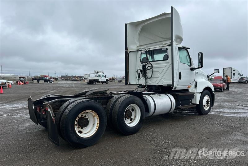 International LT625 6x4 T/A Day Cab Truck Tractor Naudoti vilkikai