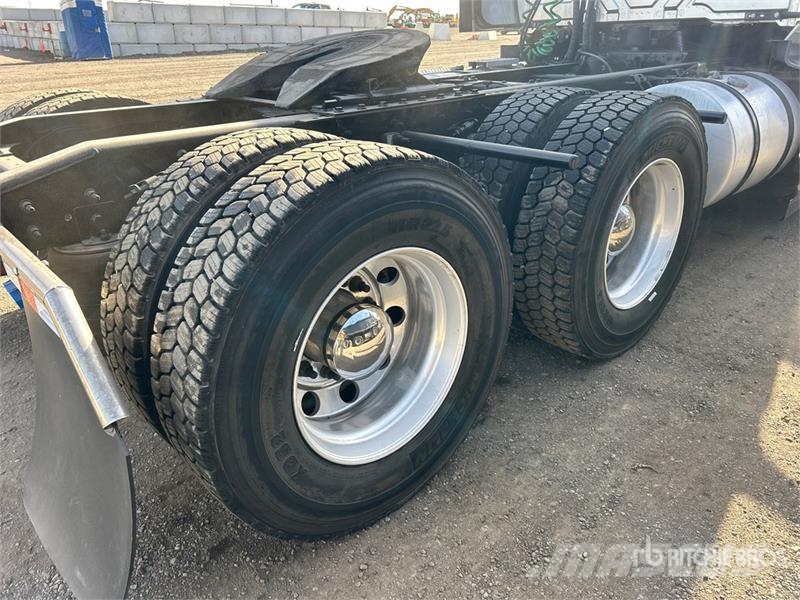 International LT625 6x4 T/A Day Cab Truck Tractor Truck Tractor Units