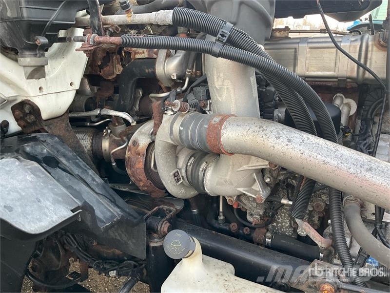 International LT625 6x4 T/A Day Cab Truck Tractor Тягачі