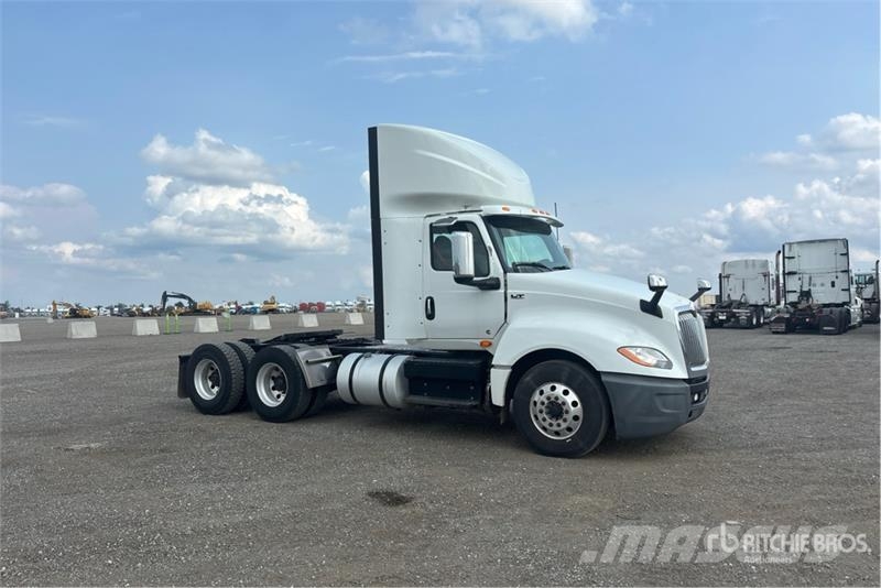 International LT625 6x4 T/A Day Cab Truck Tractor Τράκτορες